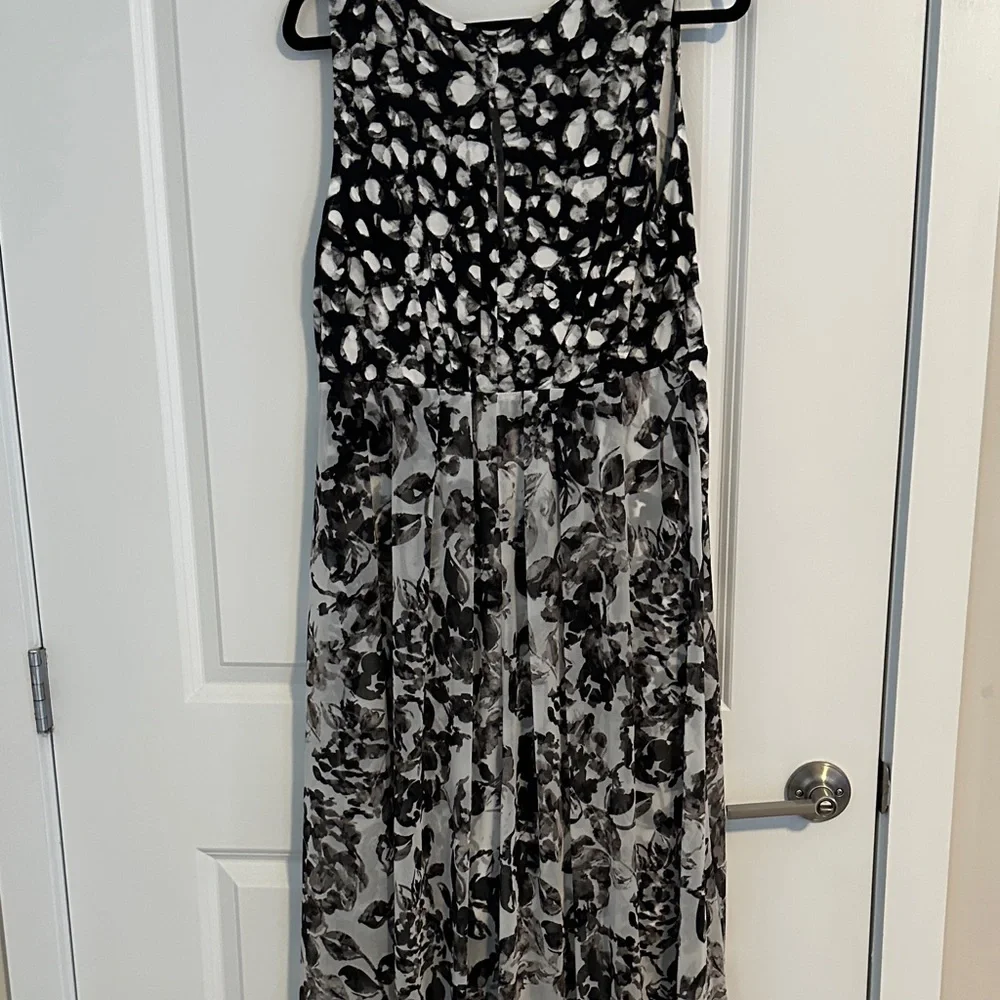 Vera Wang Black and White Maxi Dress - Picture 9 of 12